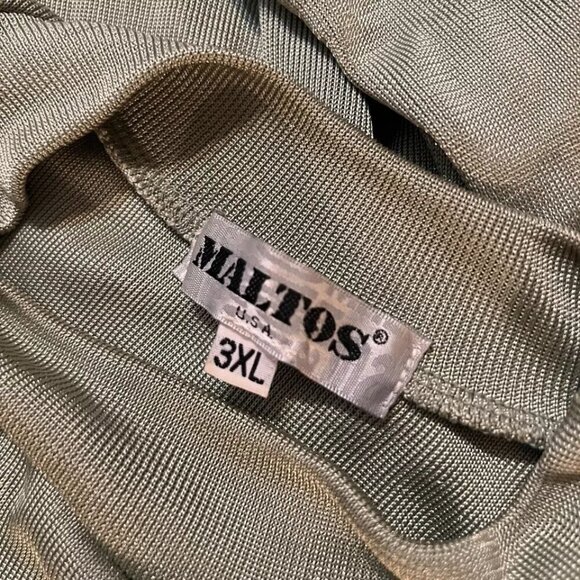 MALTOS. Size 3XL. Celery Green Poly Shiny Short Sleeve Crew Neck Pullover. B50 - Picture 2 of 6